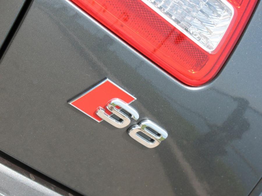 Логотип Audi S8 (D3) 2008 года  (NA) (фото 49 из 62)